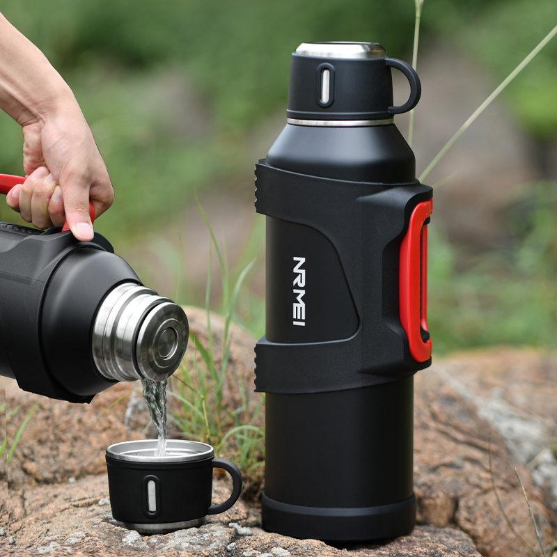 Outdoor Camping Water Filter - Isolierte Krug aus Edelstahl mit Teefilter,